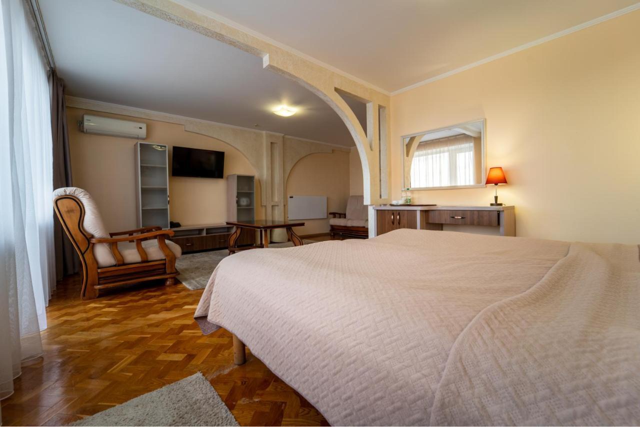Hotel Halychyna Tarnopol Zewnętrze zdjęcie