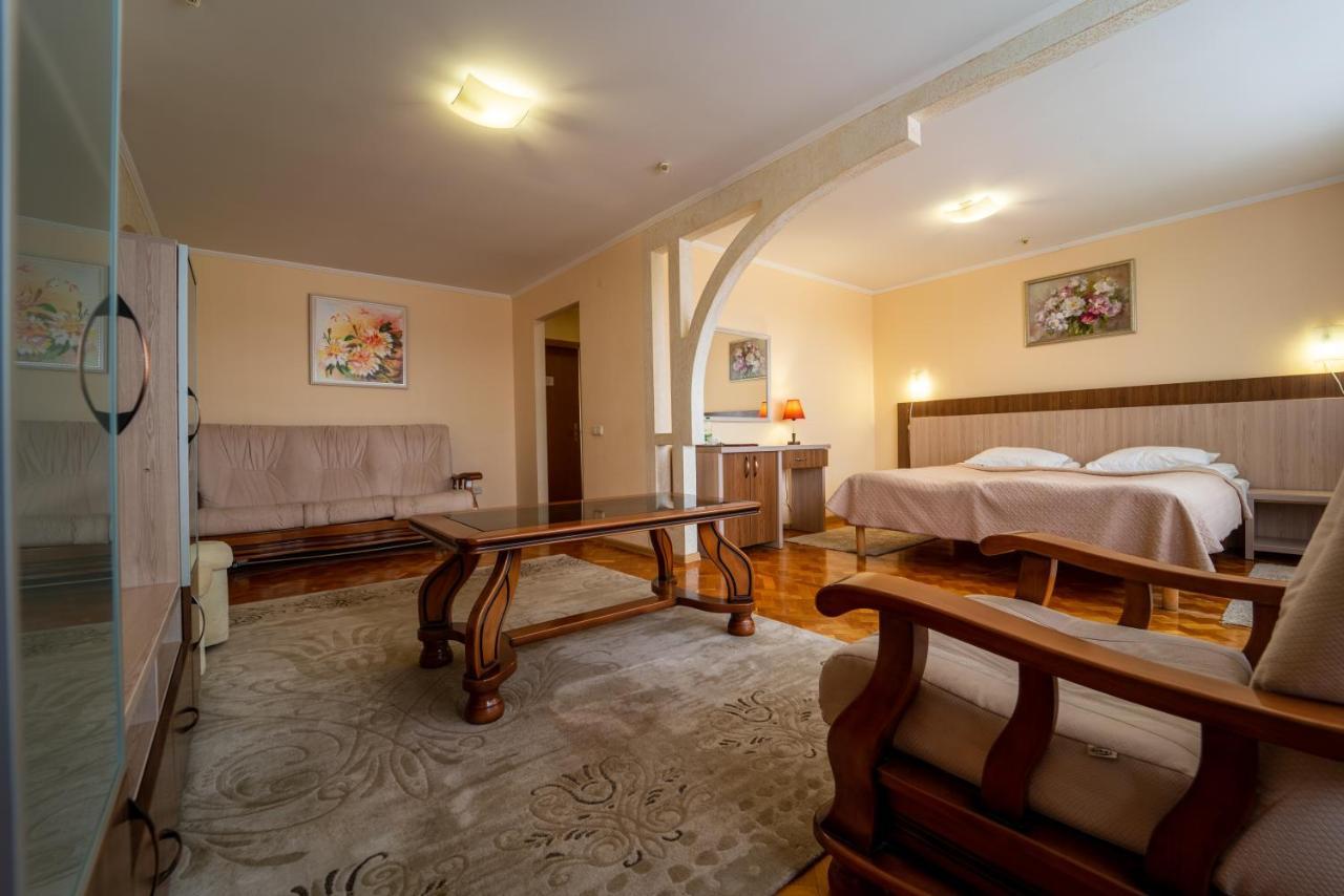 Hotel Halychyna Tarnopol Zewnętrze zdjęcie