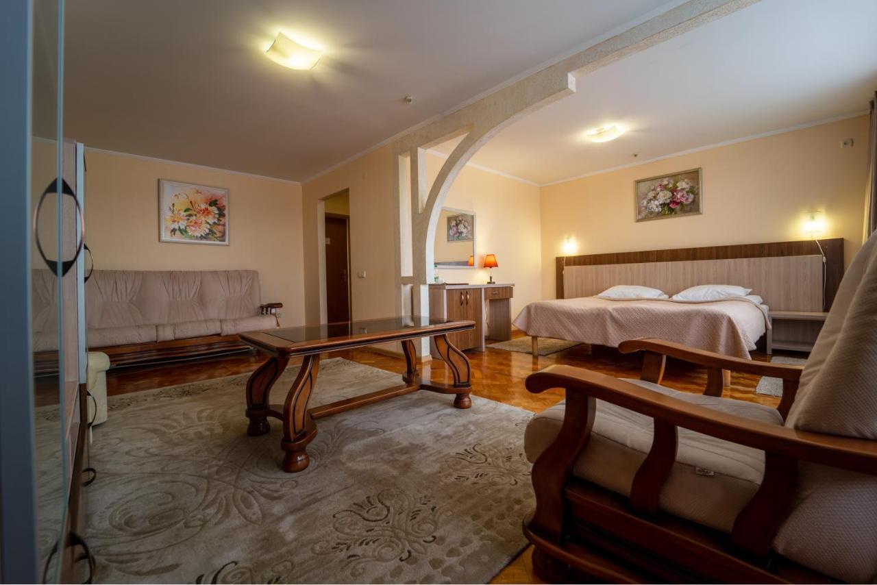 Hotel Halychyna Tarnopol Zewnętrze zdjęcie